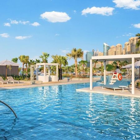 Address Beach Resort Dubai Esterno foto The swimming pool at the resort