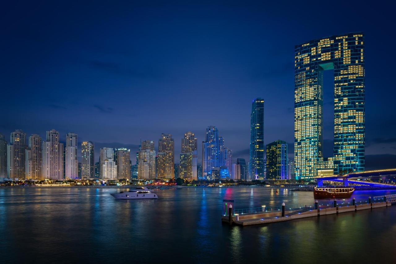 Address Beach Resort Dubai Esterno foto View of the complex at night