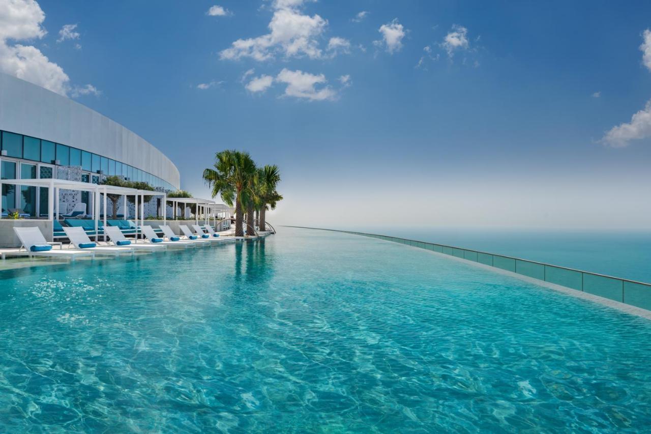 Address Beach Resort Dubai Esterno foto Infinity pool at the hotel
