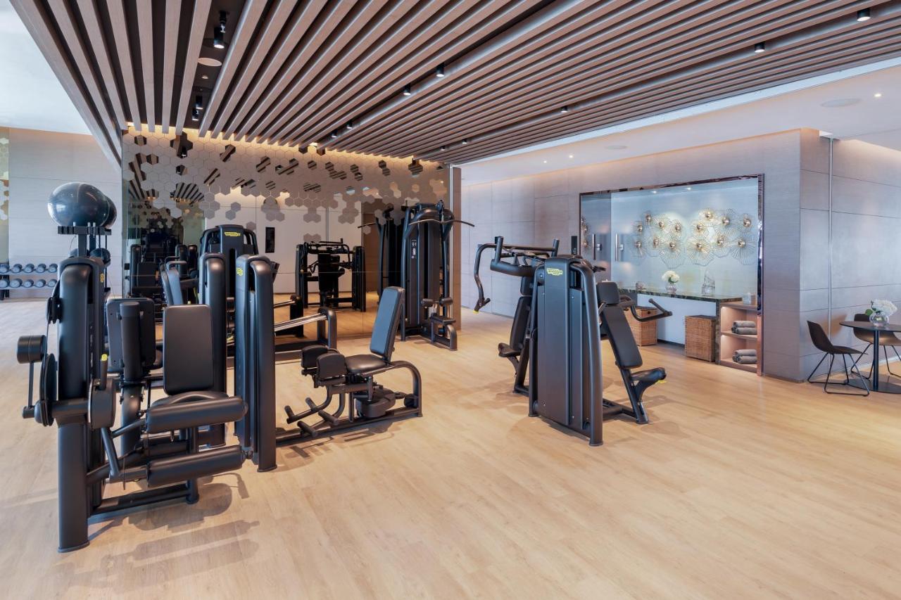 Address Beach Resort Dubai Esterno foto The gym at the 1018