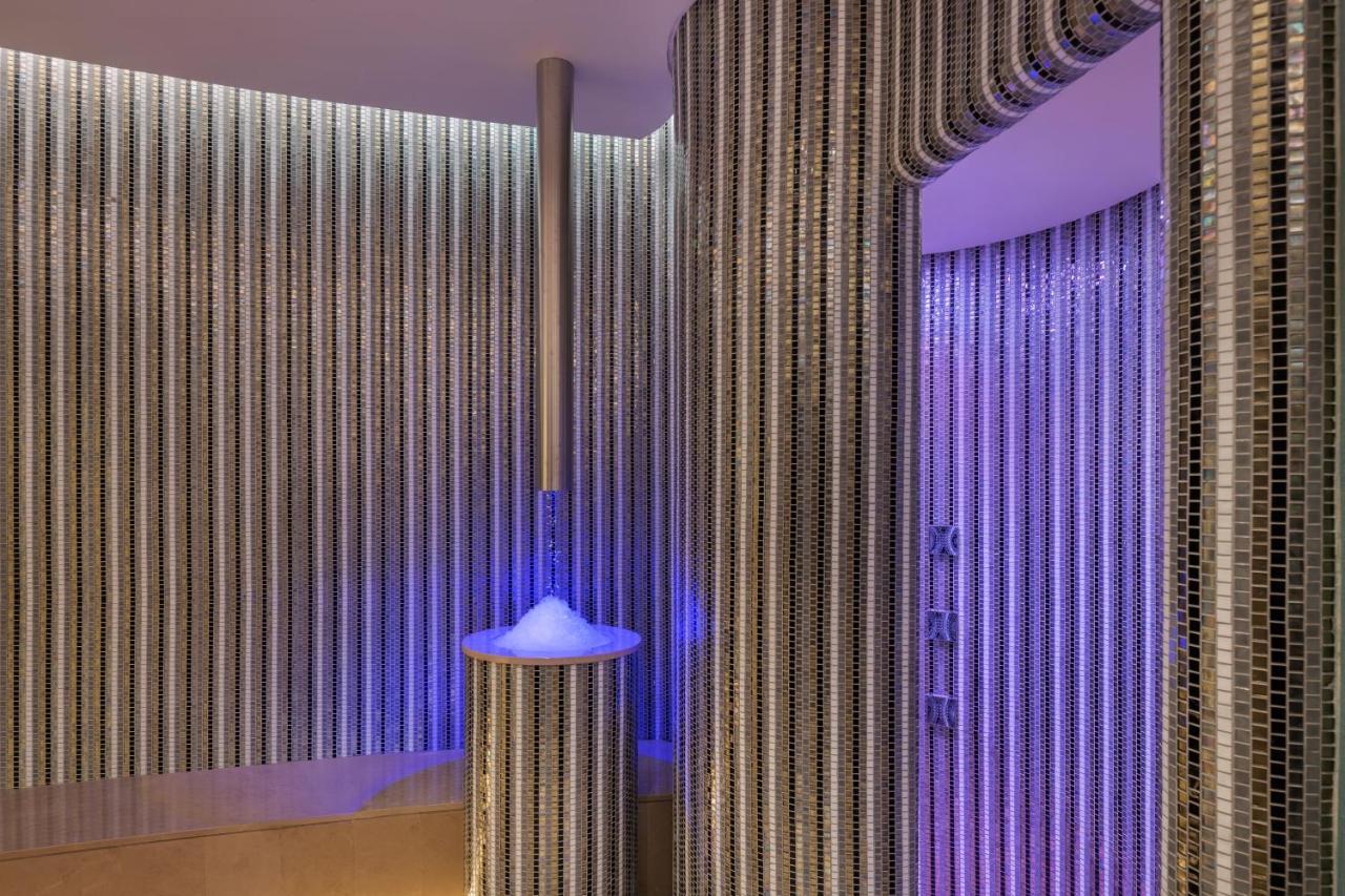 Address Beach Resort Dubai Esterno foto The interior of the spa at The Landmark, Hong Kong