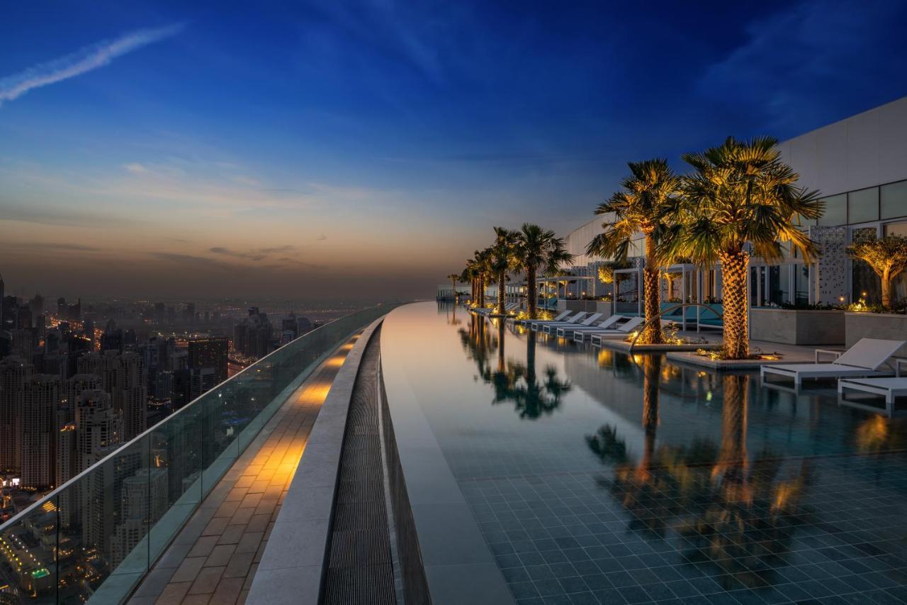 Address Beach Resort Dubai Esterno foto Infinity pool at the 360-degree Sky Bar